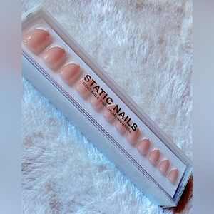 Static Nails reusable pop on manicure
